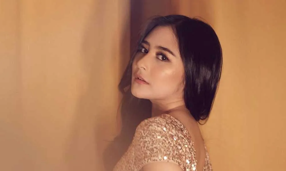 Gaya Prilly Latuconsina Berhijab di London Sukses Curi Perhatian