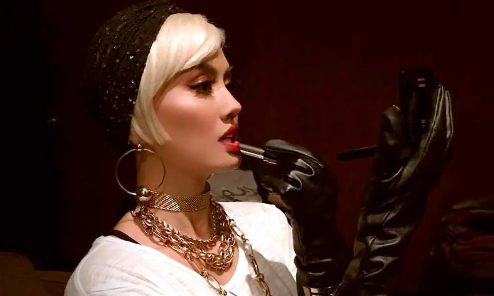 Penampilan Memukau Agnez Mo Jadi Model Dadakan Brand Ambassador Lakme