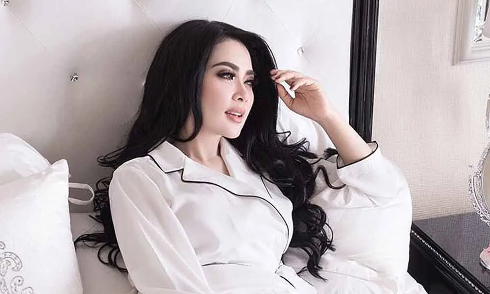 Biaya Umrah Syahrini Sebesar 1 Miliar, Benarkah Dibiayai First Travel?