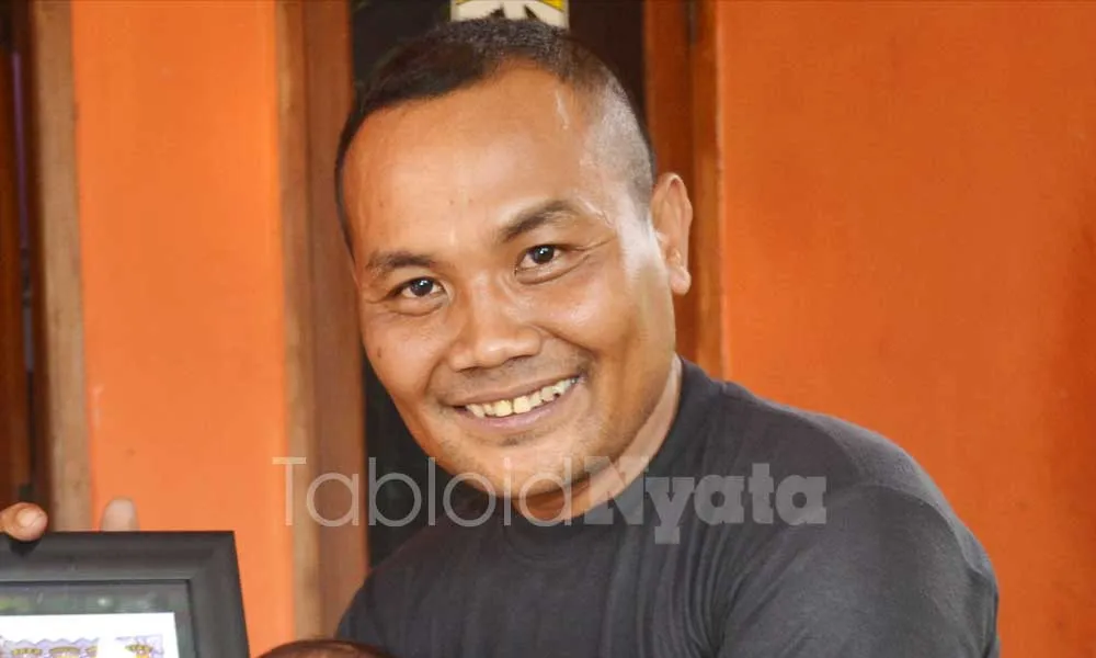 Jual Handphone, Brigadir Rochmat Sekolahkan 64 Anak Tak Mampu