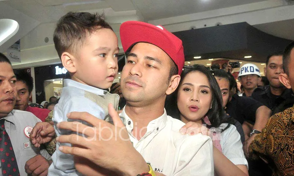 Rayakan Ultah Kedua Clothing Line, Raffi Tampak Mesra dengan Nagita dan Rafathar