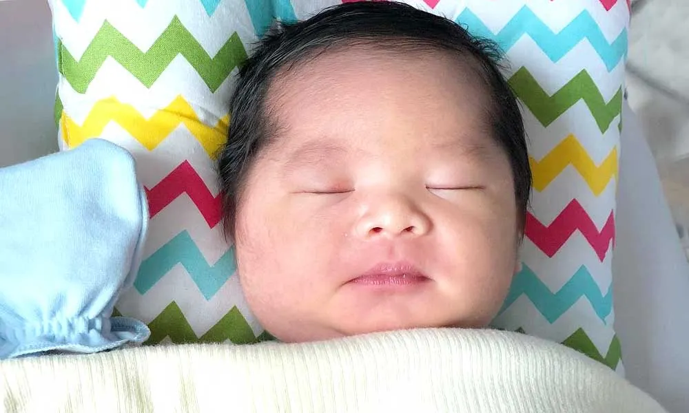 Lahirkan Putra Pertama Kali, Oki Setiana Dewi Bahagia Kelak Ada yang Temani Sang Suami