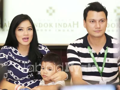 Titi Kamal Melahirkan