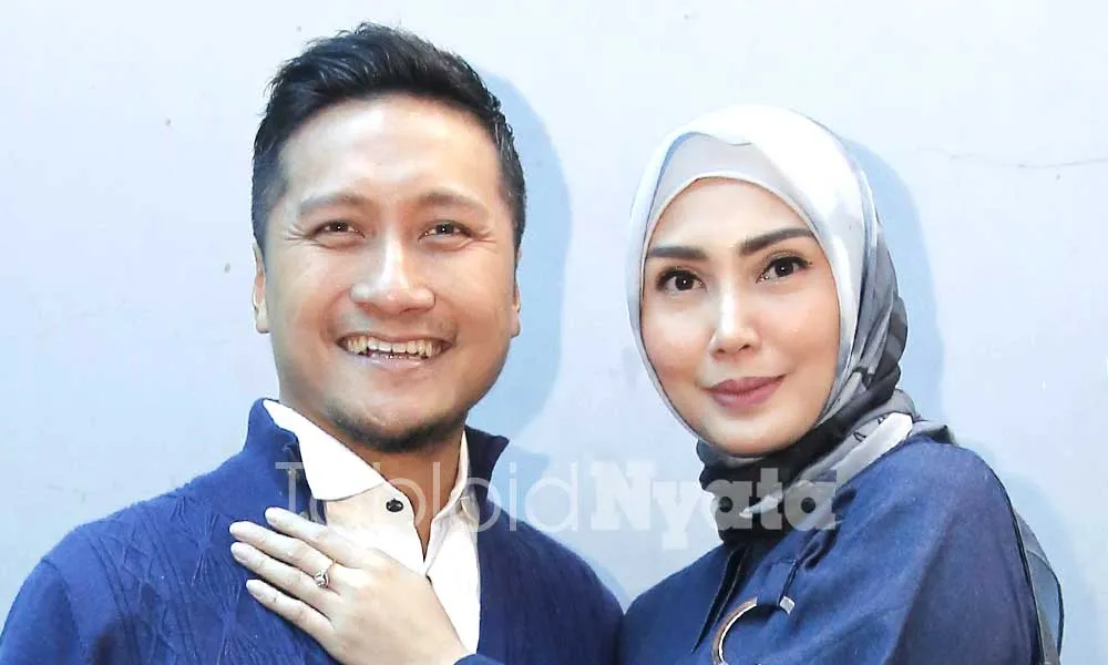 Mendadak Berhijab, Fenita Arie Dikira Bukan Istrinya oleh Sang Suami