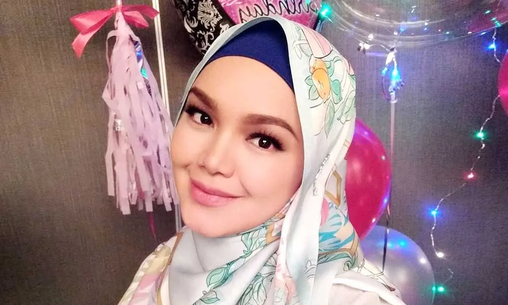 Dapat Ucapan Selamat dari Pria Bertato, Beginilah Reaksi Siti Nurhaliza