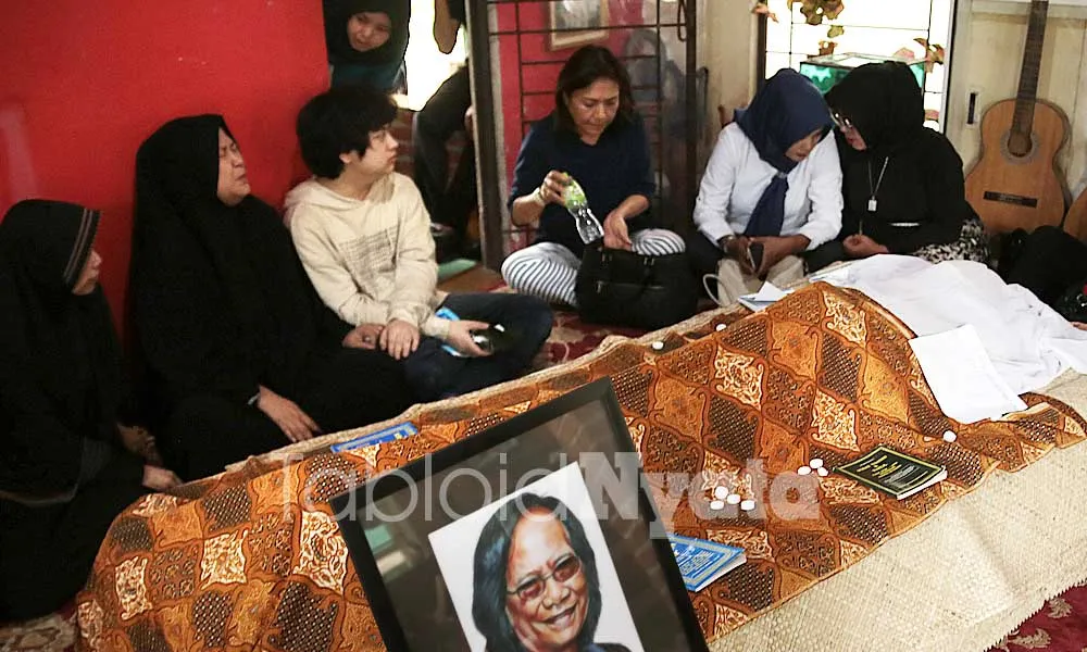 Sempat Pijit Suaminya, Istri Yon Koeswoyo Miliki Penyesalan Terbesar atas Kepergian Almarhum