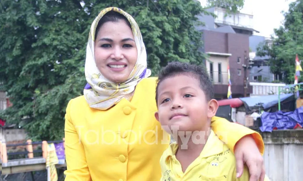 Kunjungi Korban Kebakaran Krukut, Camel Petir Sengaja Bawa Anaknya