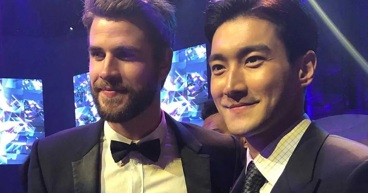 Pose Bareng Liam Hemsworth, Choi Siwon Bikin Netizen Kagum