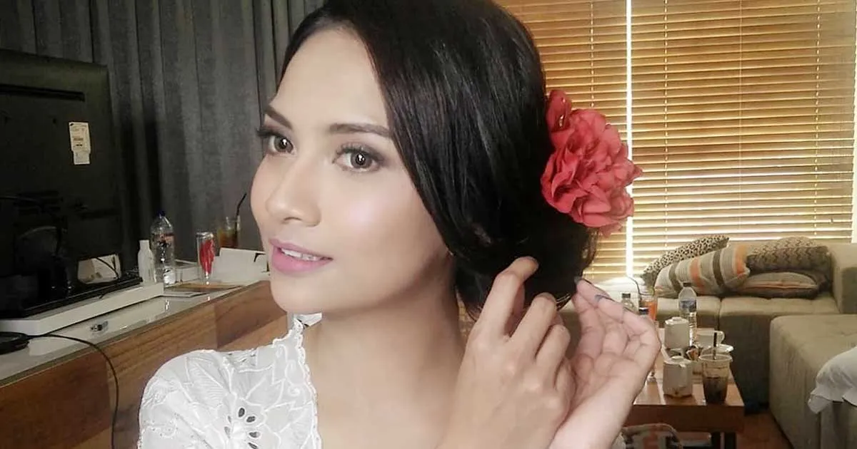 Memakai Kebaya Khas Bali, Benarkah Vanessa Angel Akan Menikah?