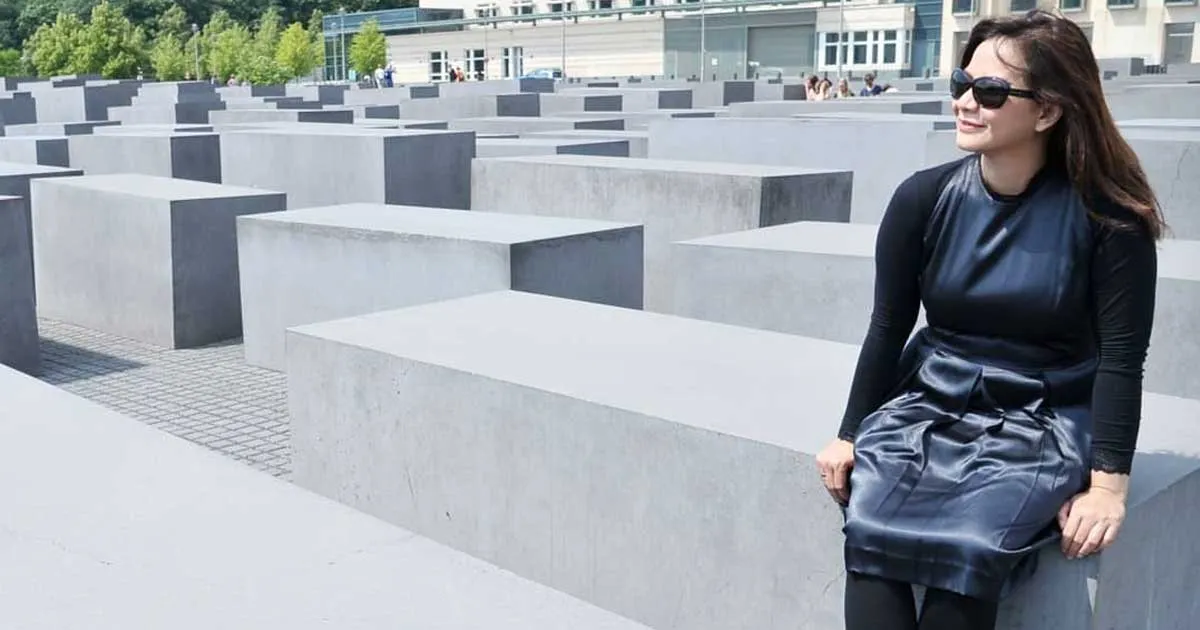 Unggah Foto di Holocaust Memorial, Memes Bela Syahrini?