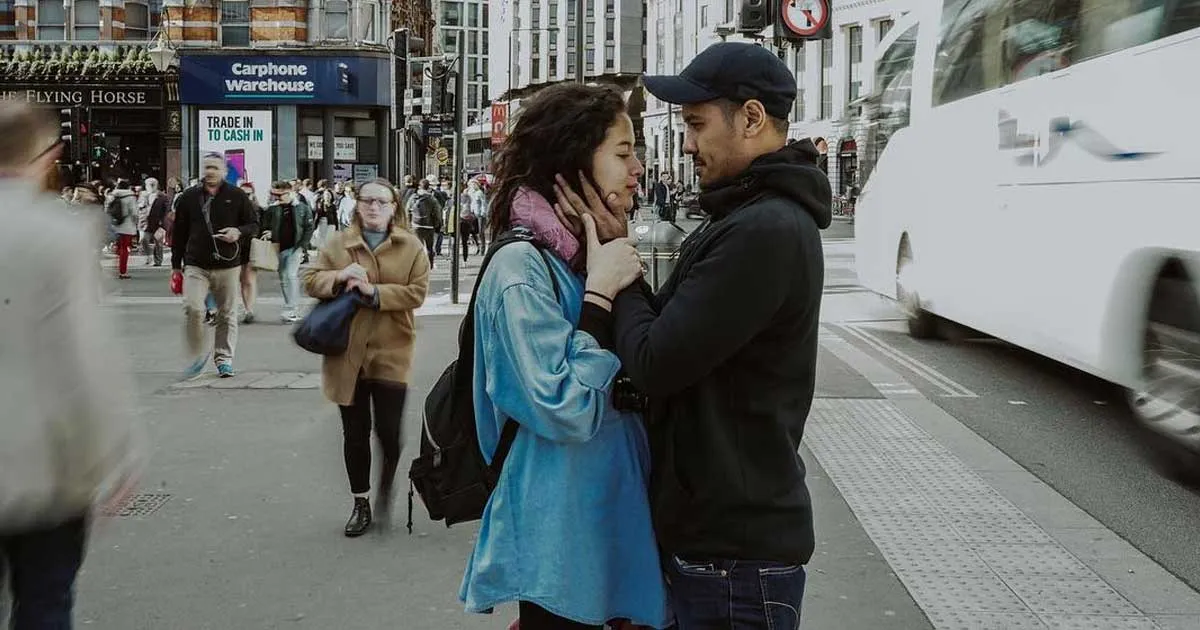 5 Potret Manis Chicco Jerikho dan Putri Marino di London