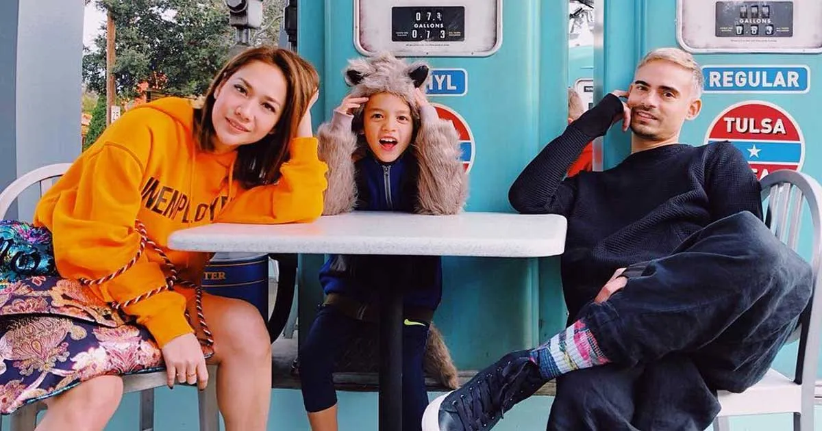 Pakai Baju Lurik dan Blangkon, Noah Sinclair Jadi Bule Jawa