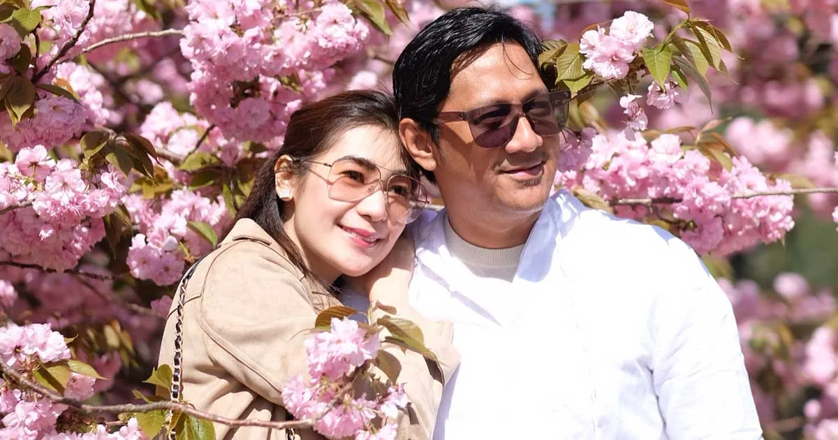 So Sweet! 10 Potret Liburan Romantis Andre Taulany dan Istri di Jepang