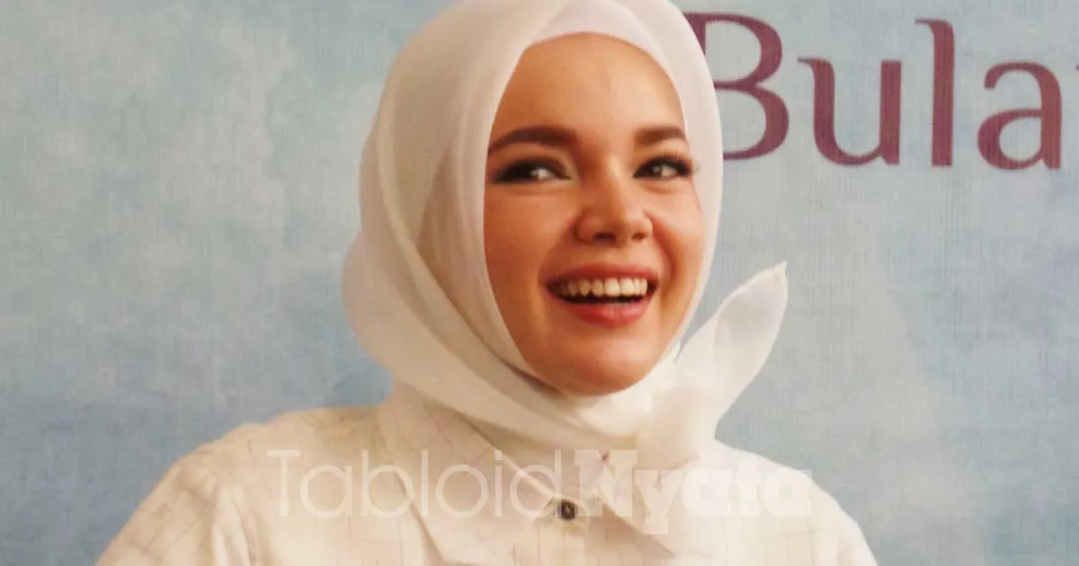 Dewi Sandra Ungkap Sosok Dibalik Keputusannya Berhijab. Siapa Dia?