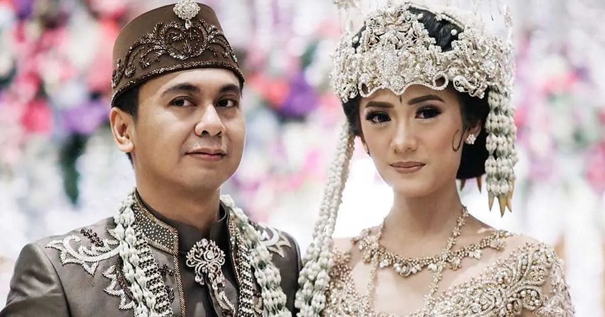 RIP Jomblo! 10 Foto Pernikahan Raditya Dika dan Anissa Aziza