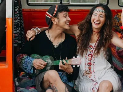 Dimas Anggara dan Nadine Chandrawinata tunangan