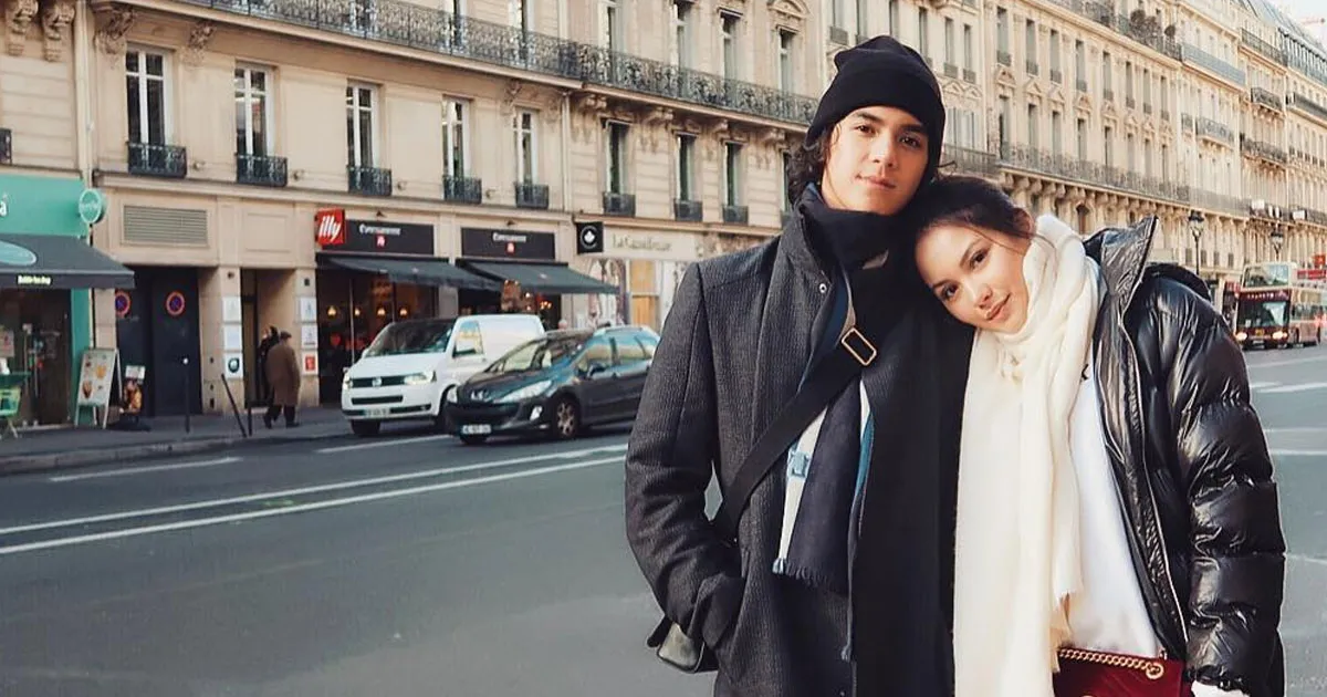 Al Ghazali Unggah Foto Bareng Pacar, Netizen: Sama Tantenya ya Al?