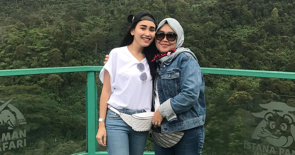 Unggah Foto Kecil Ayu Ting Ting, Ibu Ayu Dapat Komentar Pedas Netizen