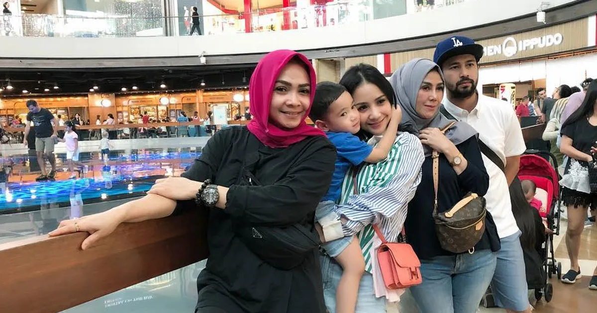 Jarang Berkunjung, Rieta Mendadak ke Rumah Raffi Ahmad. Ada Apa?