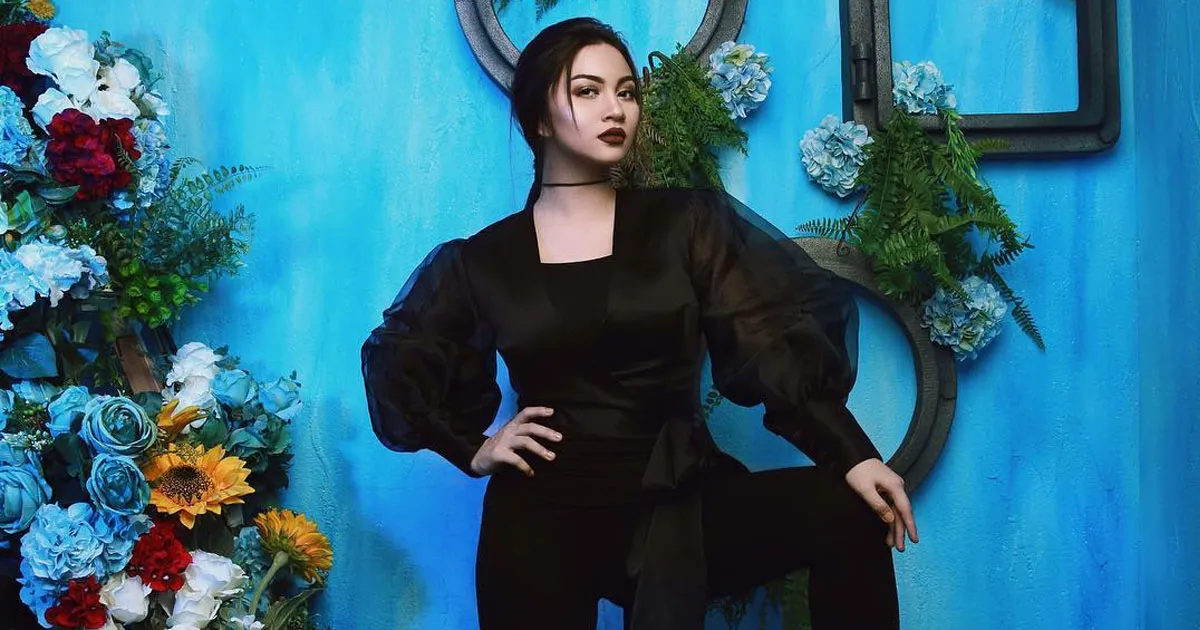 Ariel Tatum Tuai Hujatan Saat Terang-terangan Merokok
