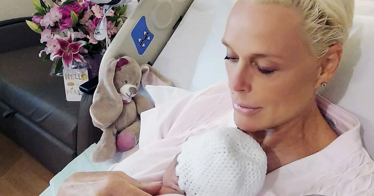 Aktris dan Model Senior Birgitte Nielsen Melahirkan di Usia 54 Tahun