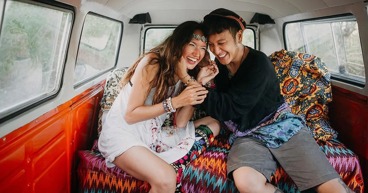 Momen Romantis Dimas Anggara dan Nadine Saat Traveling Bersama