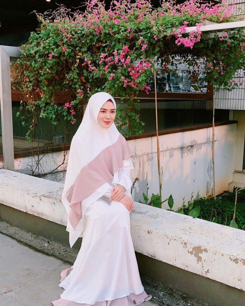 warna-hijab-untuk-lebaran-putih