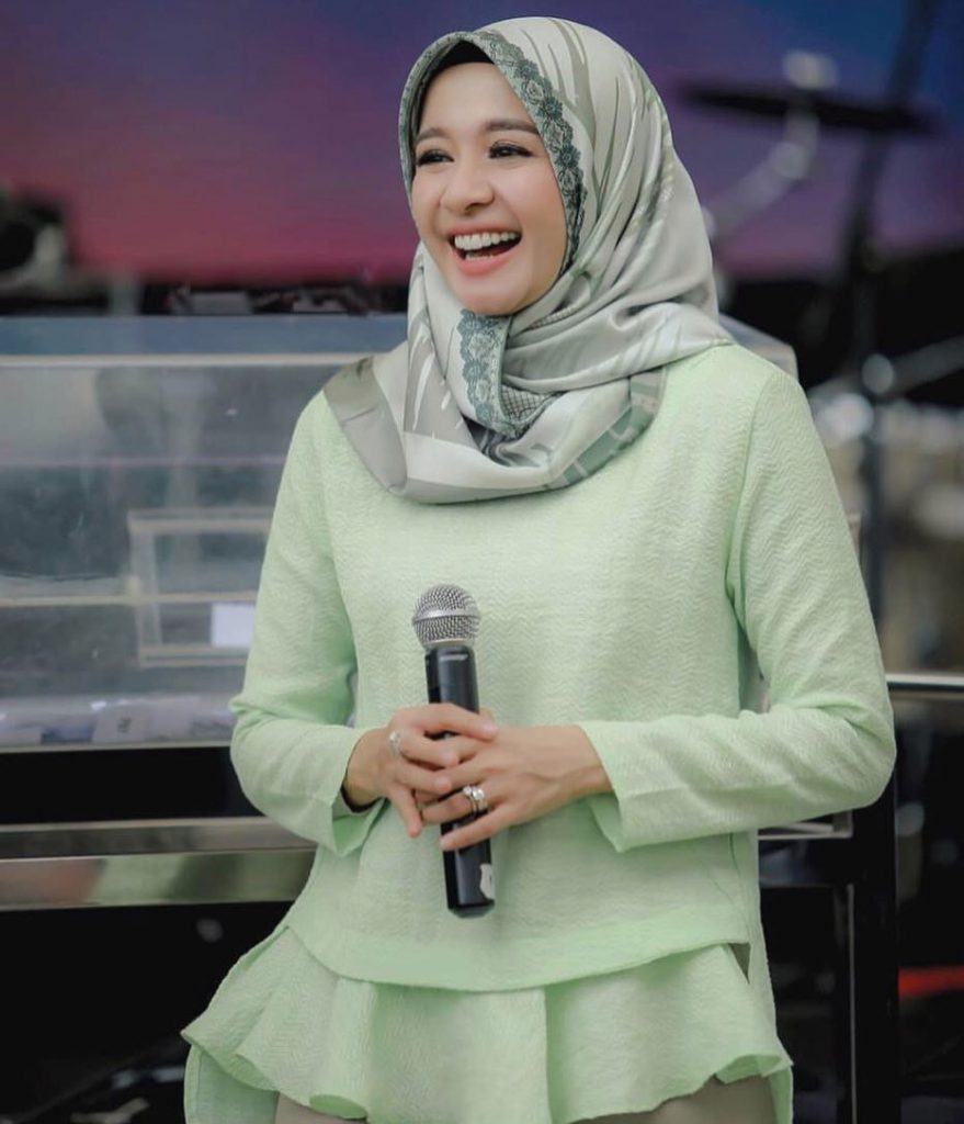 warna-hijab-untuk-lebaran-hijau