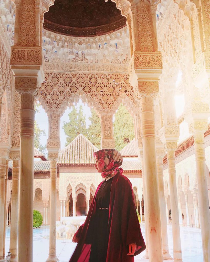 warna-hijab-untuk-lebaran-merah
