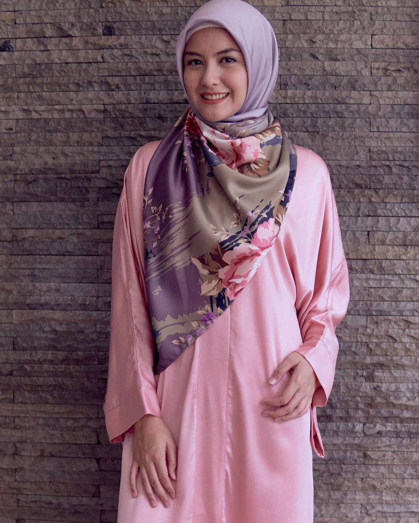 warna-hijab-untuk-lebaran-ungu