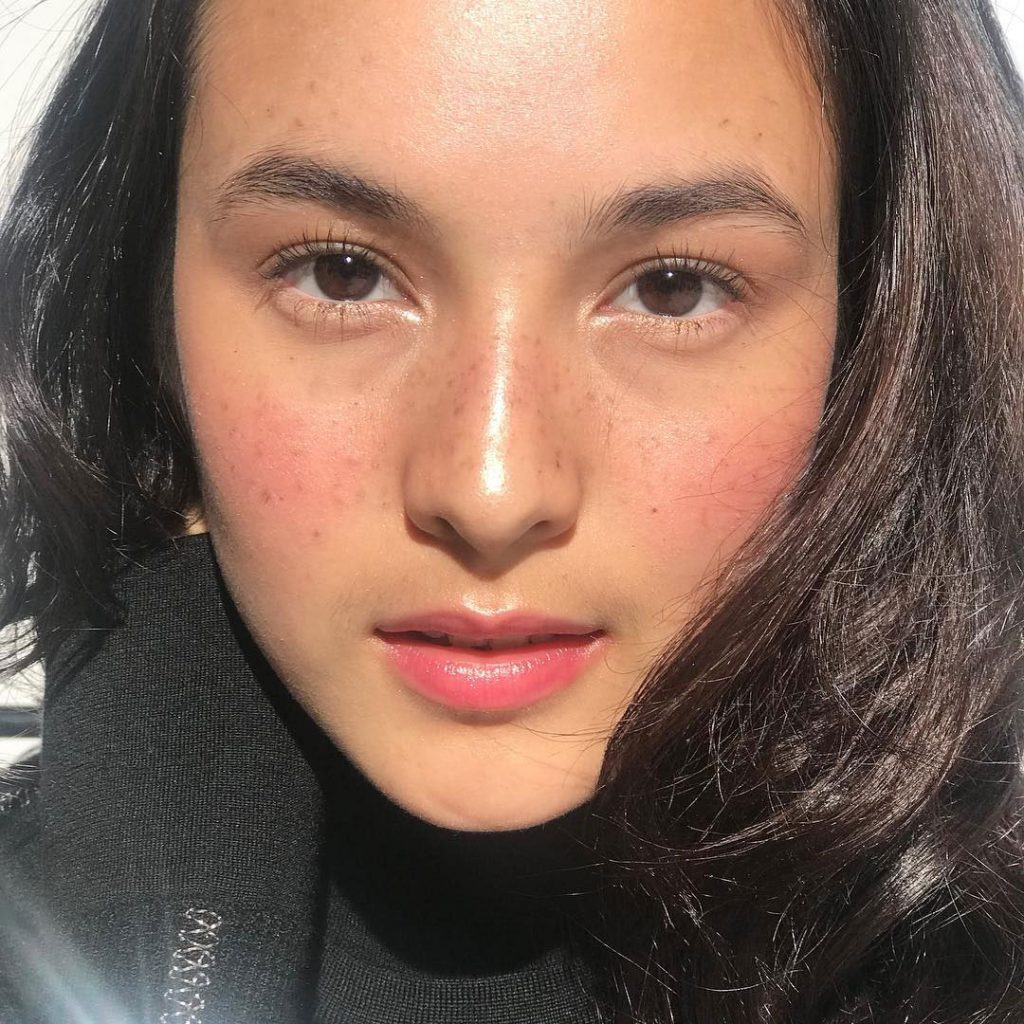 Chelsea islan freckles makeup