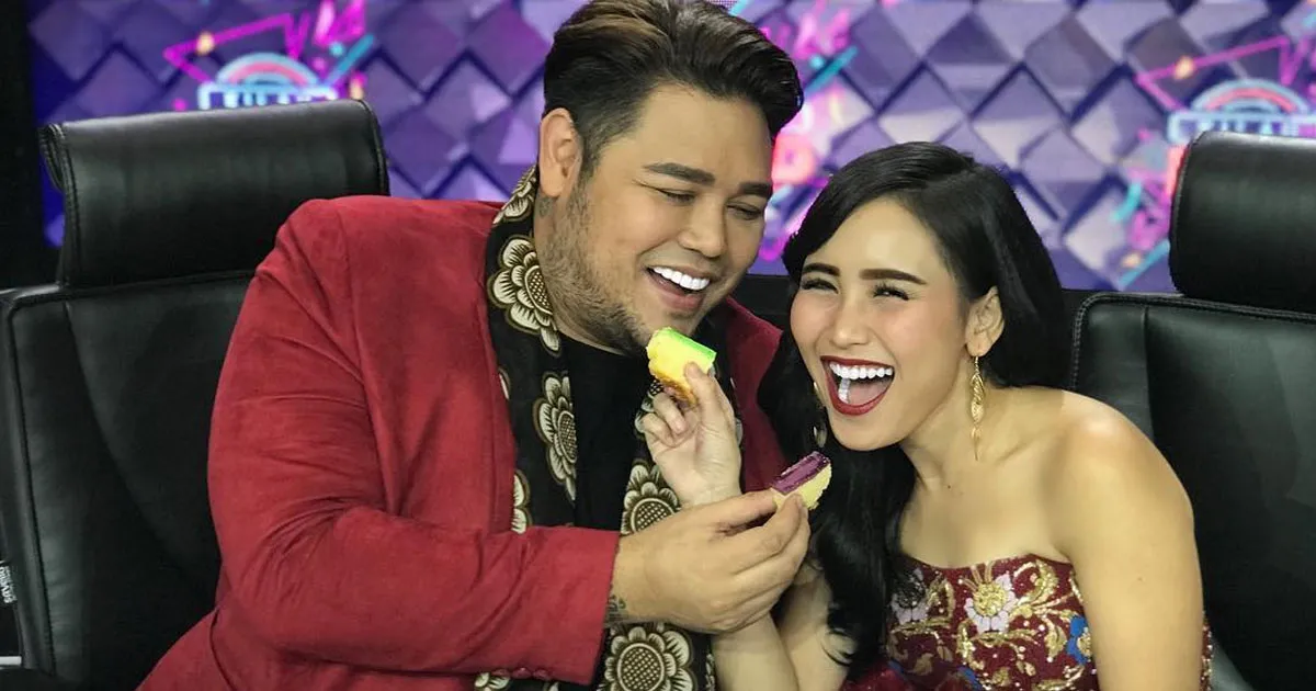 Bajak Ponsel Ivan Gunawan, Ayu Ting Ting Kangen?