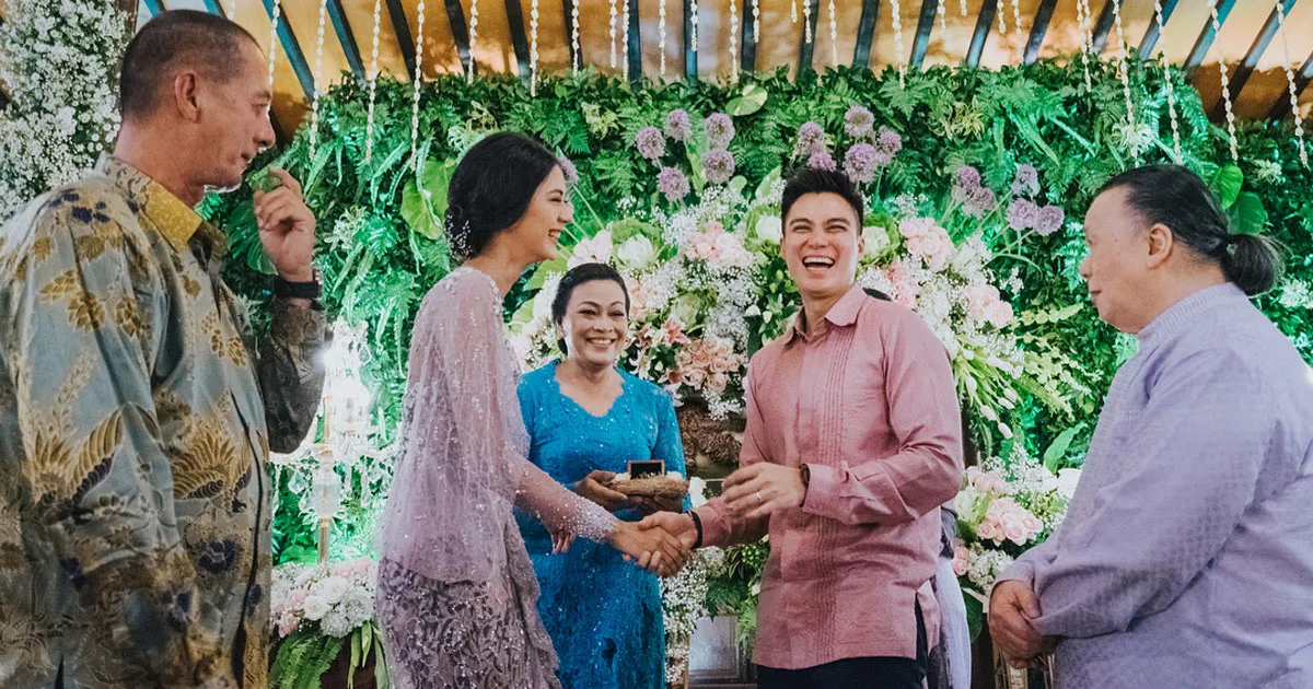 Unggah Video Lamaran, Elusan Tangan Baim Wong Bikin Salah Fokus
