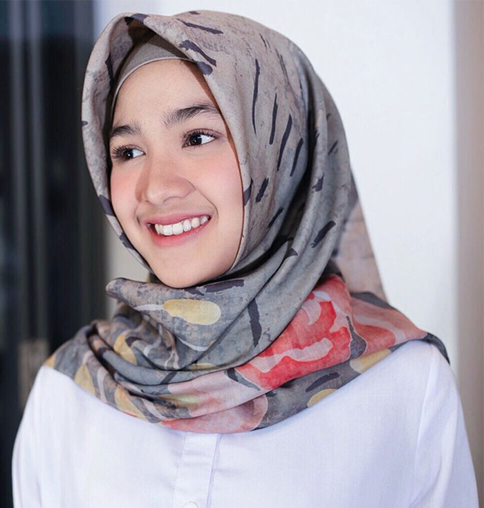 Cut Syifa berhjijab