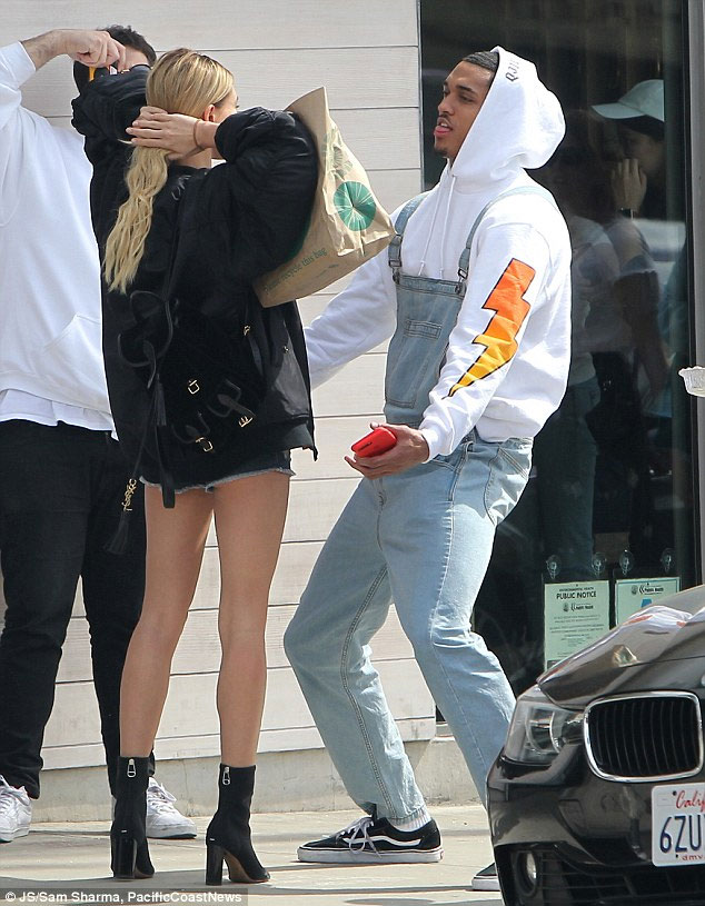 hailey-baldwin-dan-jordan clarkson