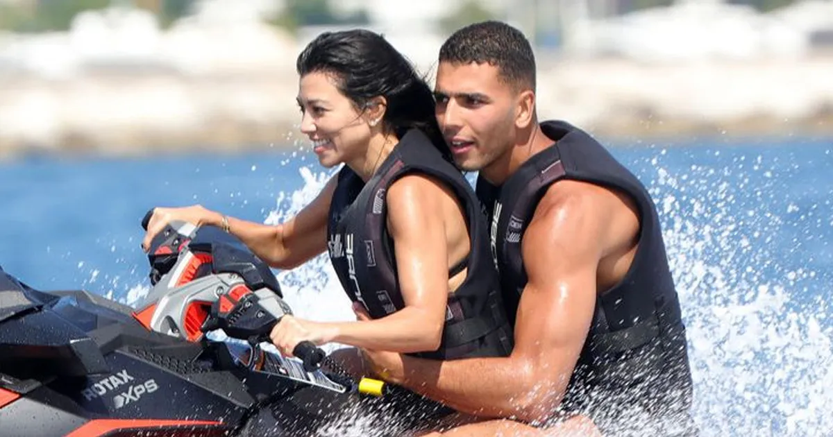 Ini 6 Fakta Hubungan Kourtney Kardashian dan Younes Bendjima