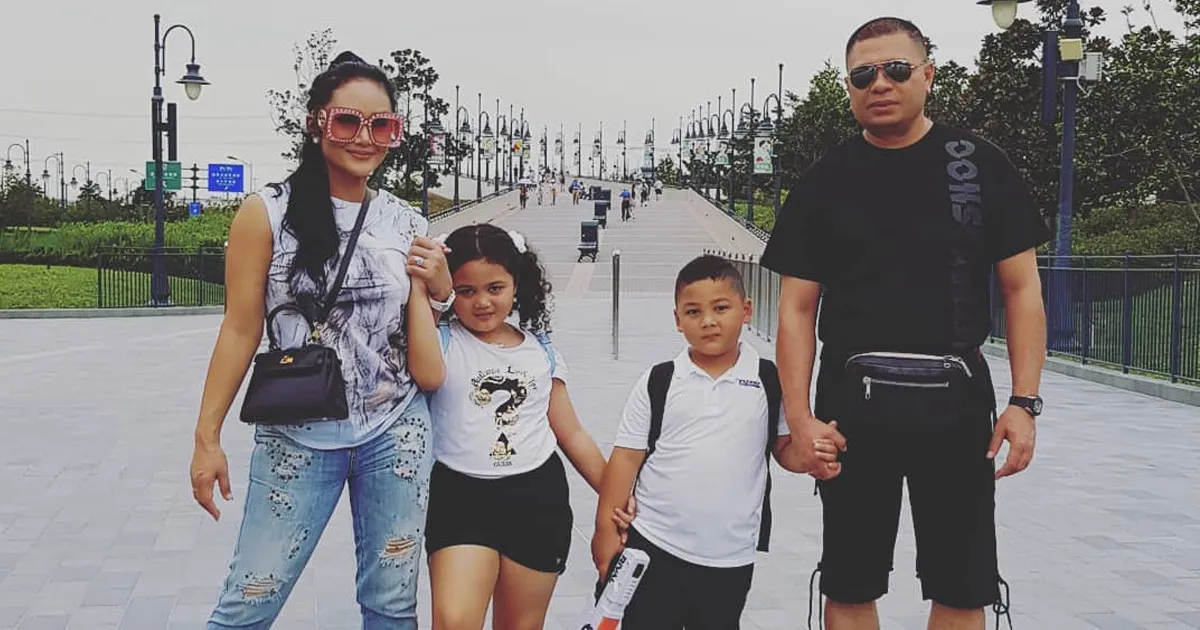 Menengok 8 Momen Seru Liburan Keluarga Krisdayanti di Shanghai