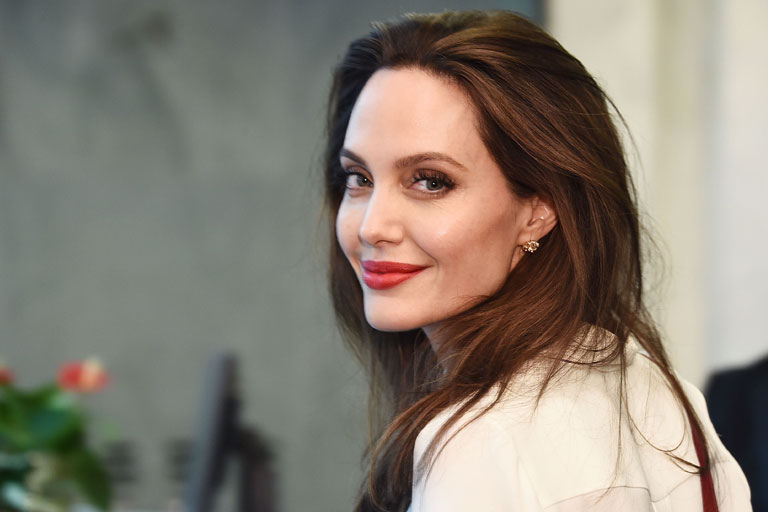penghasilan-angelina-jolie