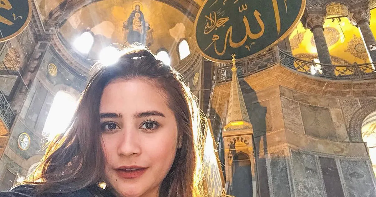 Jalan-Jalan ke Istanbul, Netizen Serang Prilly Karena Tak Pakai Hijab