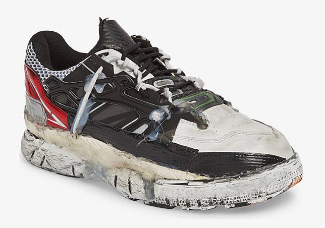 sepatu maison hitam
