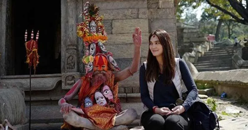 Luna Maya Nikmati Kesendiriannya Dengan Solo Travelling ke Nepal