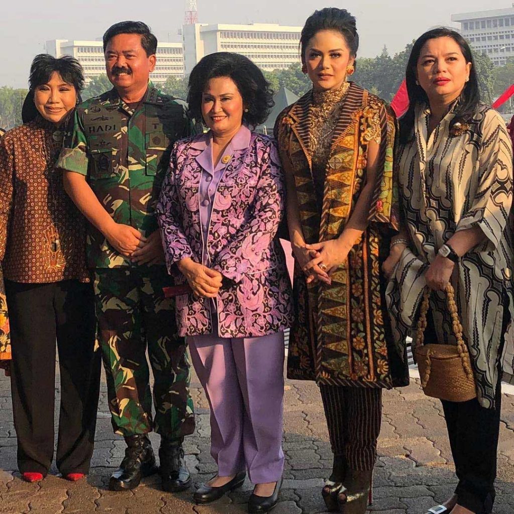 baju-batik-krisdayanti