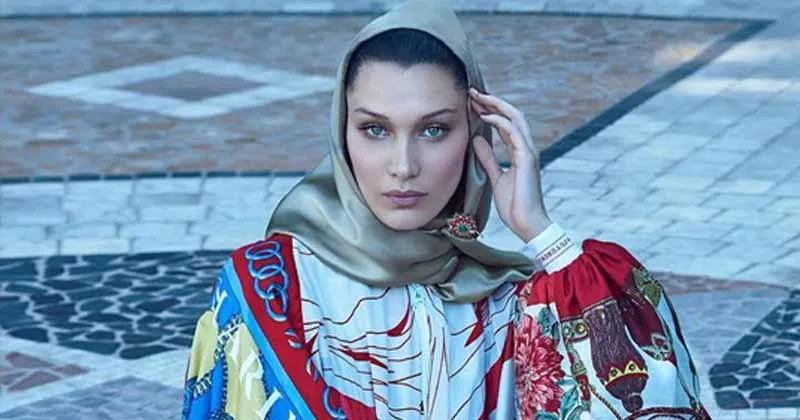 Penampilan Bella Hadid dengan Hijab Timbulkan Perdebatan