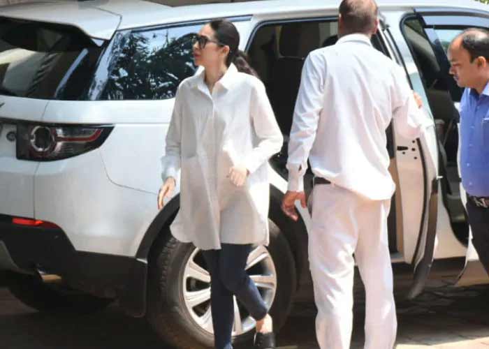 karisma-kapoor-di-krishna-raj kapoor