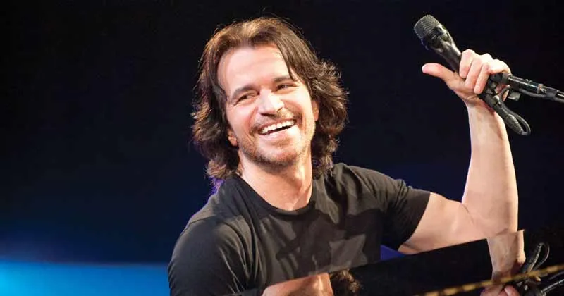 Konser Yanni di Indonesia Ditunda Usai Dirinya Kecelakaan