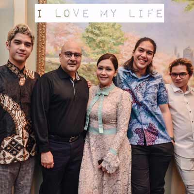 maia-foto-satu-keluarga