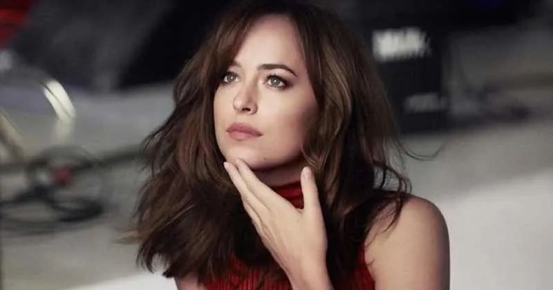 Dakota Johnson Bagikan Nomor Telepon Pribadinya ke Publik