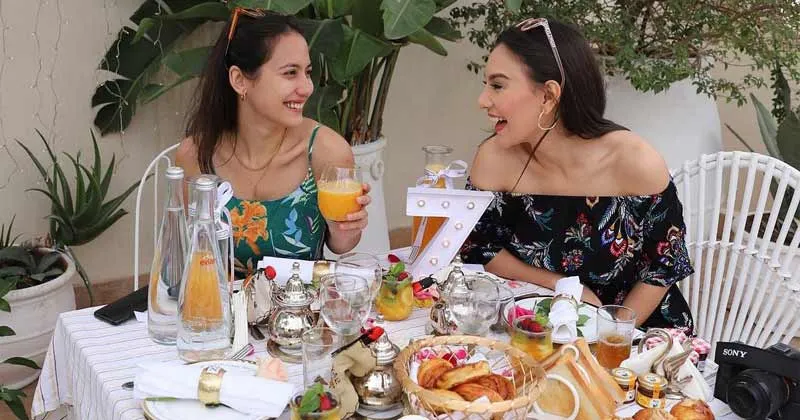 Serunya Liburan Pevita Pearce dan Irish Bella di Maroko