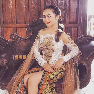 prilly-kebaya-1