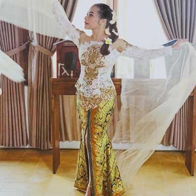 prilly-kebaya-3